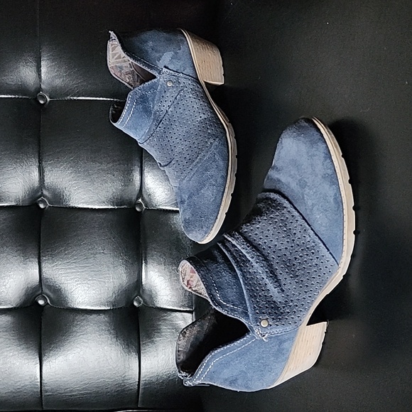 Earth Origins Shoes - Earth Origins Amanda Blue Suede Ankle Bootie Women's Size 9